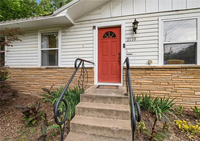 Homes for sale in Fayetteville, AR | 2110 W Holly St, Fayetteville, AR 72703 | MLS# 1348089