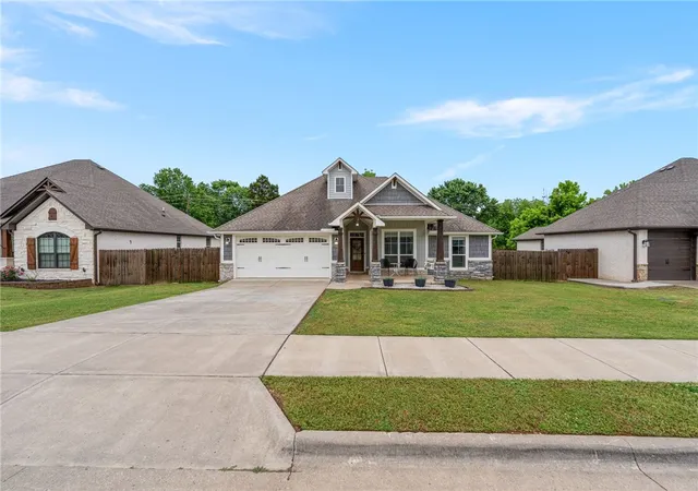 Homes for sale in Pea Ridge, AR | 714 Macdonald Dr, Pea Ridge, AR 72751 | MLS# 1348038