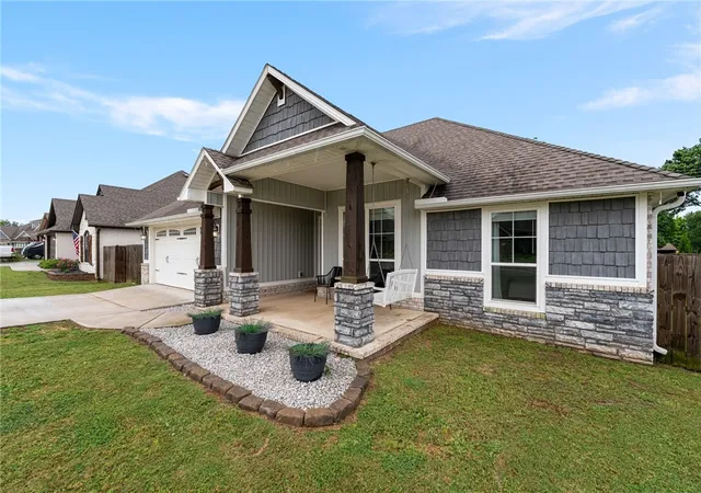 Homes for sale in Pea Ridge, AR | 714 Macdonald Dr, Pea Ridge, AR 72751 | MLS# 1348038