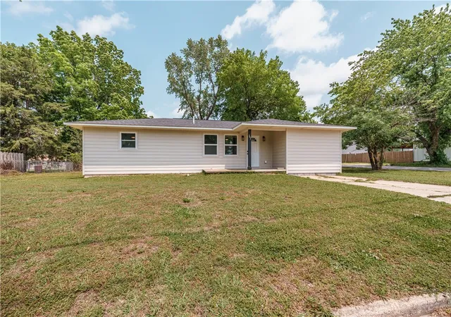 Homes for sale in Green Forest, AR | 302 6th St, Green Forest, AR 72638 | MLS# 1348209