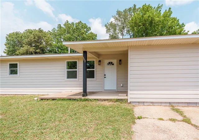 Homes for sale in Green Forest, AR | 302 6th St, Green Forest, AR 72638 | MLS# 1348209