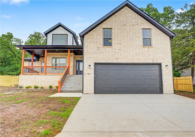 Single family home for sale at 816 W Foothills Dr, Fayetteville, AR 72701 | MLS# 1348378