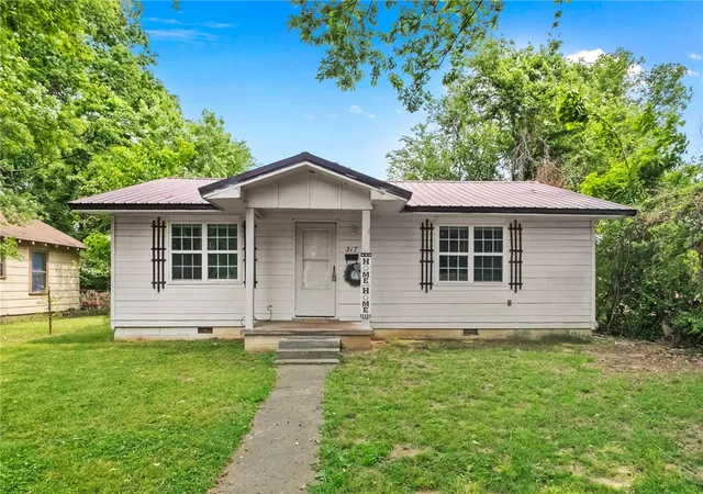 1st image of 317 Cedar St, Stilwell, OK 74960 | MLS# 1348399