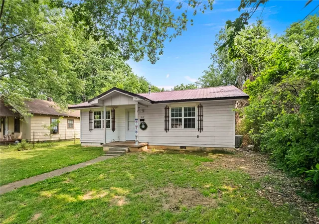 3rd image of 317 Cedar St, Stilwell, OK 74960 | MLS# 1348399