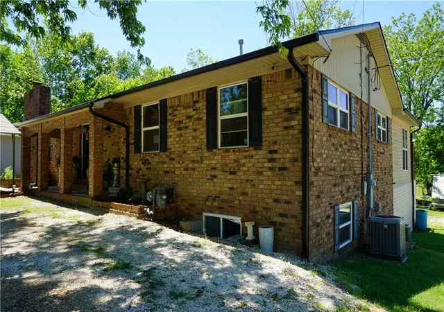 1st image of 211 Short Ave, Lincoln, AR 72744 | MLS# 1348385