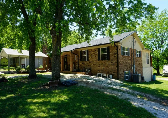 3rd image of 211 Short Ave, Lincoln, AR 72744 | MLS# 1348385