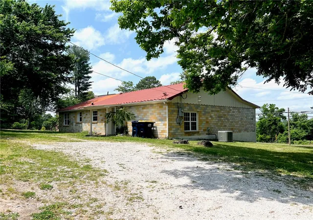 1st image of 724 E South Ave, Harrison, AR 72601 | MLS# 1348449