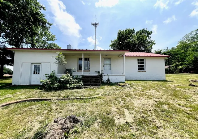2nd image of 724 E South Ave, Harrison, AR 72601 | MLS# 1348449