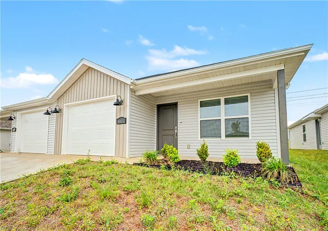 Homes for sale in Bentonville, AR | 6609 & 6611 Nw Altus St, Bentonville, AR 72713 | MLS# 1348395