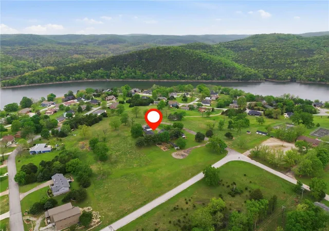 2nd image of 123 Shields Dr, Holiday Island, AR 72631 | MLS# 1343961