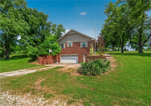 Homes for sale in Elm Springs, AR | 485 N Elm St, Elm Springs, AR 72762 | MLS# 1347682