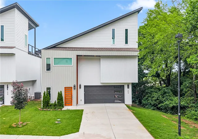 Photo 1 of Single family home for sale at 204 S Forest Cyn Ave, Fayetteville, AR 72701 | MLS# 1348294 | Listing updated on 2026-09-18