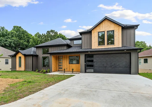 2nd image of 7 Grampian Dr, Bella Vista, AR 72715 | MLS# 1348476
