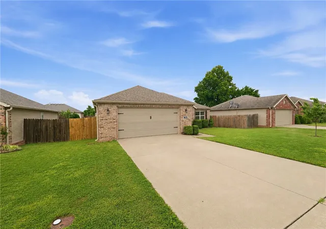 Homes for sale in Centerton, AR | 705 Olivia Ln, Centerton, AR 72719 | MLS# 1348107