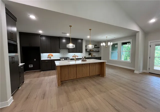 1st image of 9 Cawood Dr, Bella Vista, AR 72714 | MLS# 1348416