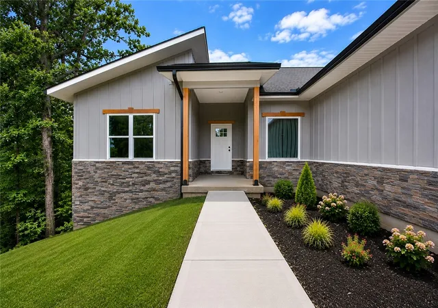 1st image of 2 Grier Ln, Bella Vista, AR 72715 | MLS# 1348320