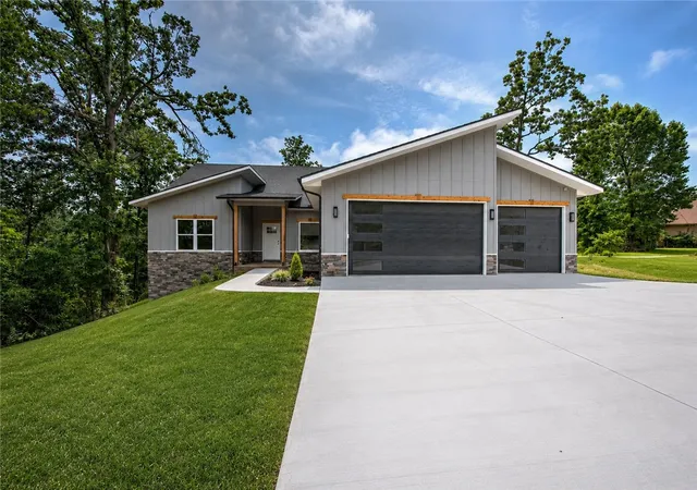 2nd image of 2 Grier Ln, Bella Vista, AR 72715 | MLS# 1348320