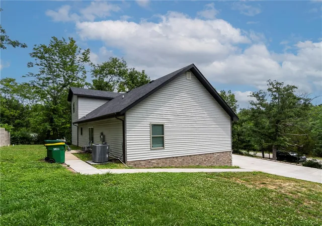 2nd image of 41 W Ozark Trl, Fayetteville, AR 72701 | MLS# 1348488