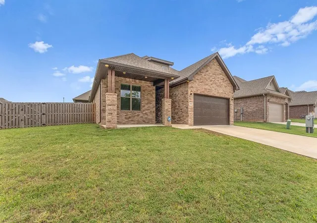 Homes for sale in Pea Ridge, AR | 2401 Lock Ln, Pea Ridge, AR 72751 | MLS# 1347975