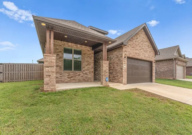 Homes for sale in Pea Ridge, AR | 2401 Lock Ln, Pea Ridge, AR 72751 | MLS# 1347975