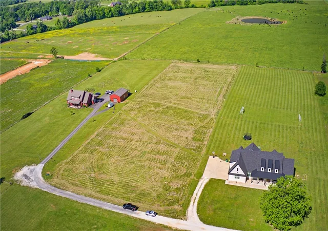 2nd image of 712 Lindle Rd, Farmington, AR 72730 | MLS# 1348597
