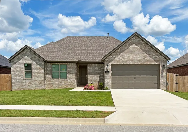 Homes for sale in Siloam Springs, AR | 903 W Carley Dr, Siloam Springs, AR 72761 | MLS# 1348631