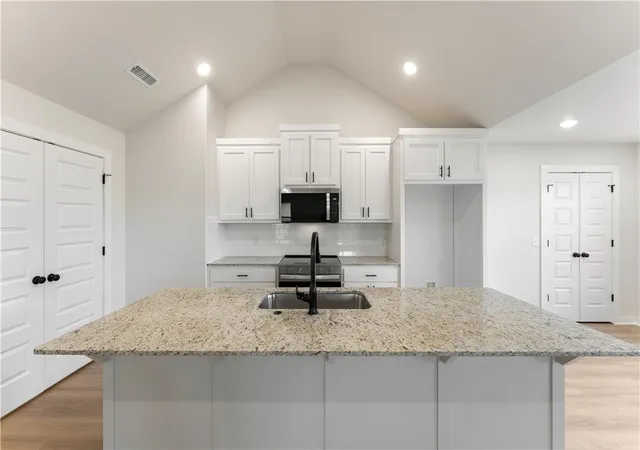 4th image of 1708 Gerald Shay Rd, Gentry, AR 72734 | MLS# 1348771