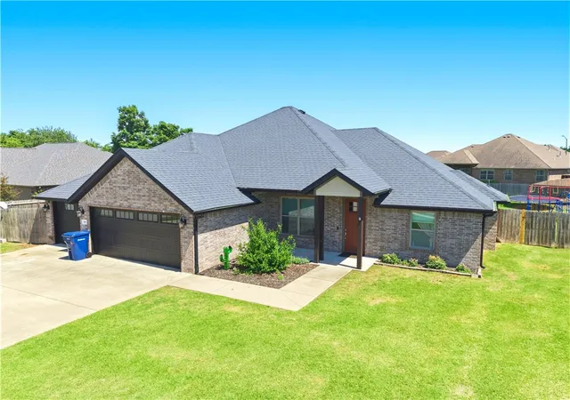 2nd image of 909 Carter Ct, Siloam Springs, AR 72761 | MLS# 1348866