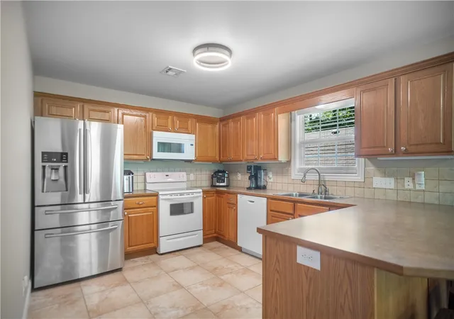 2nd image of 6 Saint Agnes Ln, Bella Vista, AR 72714 | MLS# 1348912