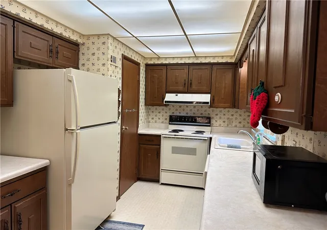 3rd image of 1121 Meadowbrook Dr, Mountain Home, AR 72653 | MLS# 1348965