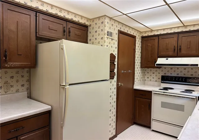 4th image of 1121 Meadowbrook Dr, Mountain Home, AR 72653 | MLS# 1348965