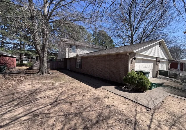 2nd image of 822 & 824 N Daisy Ln, Fayetteville, AR 72704 | MLS# 1348540