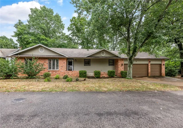 1st image of 4 Cherhill Dr, Bella Vista, AR 72714 | MLS# 1348330