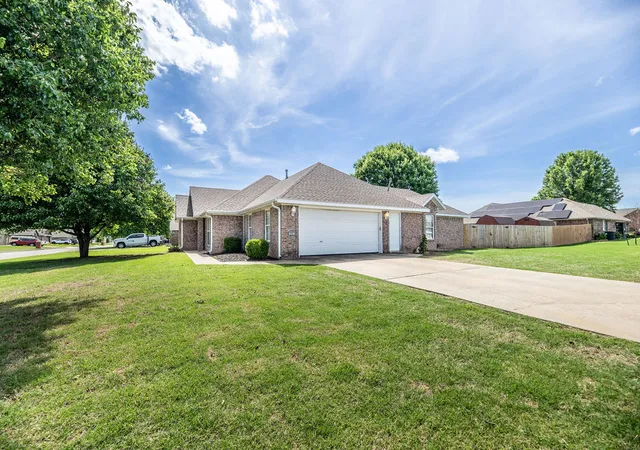 2nd image of 800 Custer St, Prairie Grove, AR 72753 | MLS# 1348727