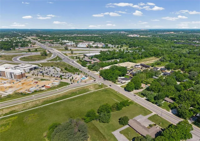 3rd image of 2460 Wedington Dr, Fayetteville, AR 72701 | MLS# 1347918