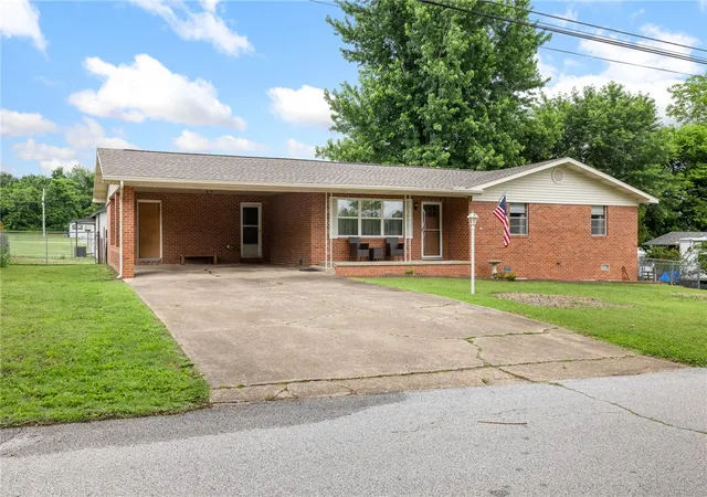 1st image of 113 Russell Dr, Harrison, AR 72601 | MLS# 1349058