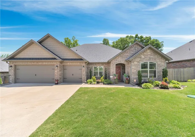 Homes for sale in Cave Springs, AR | 805 Ravine St, Cave Springs, AR 72718 | MLS# 1349019