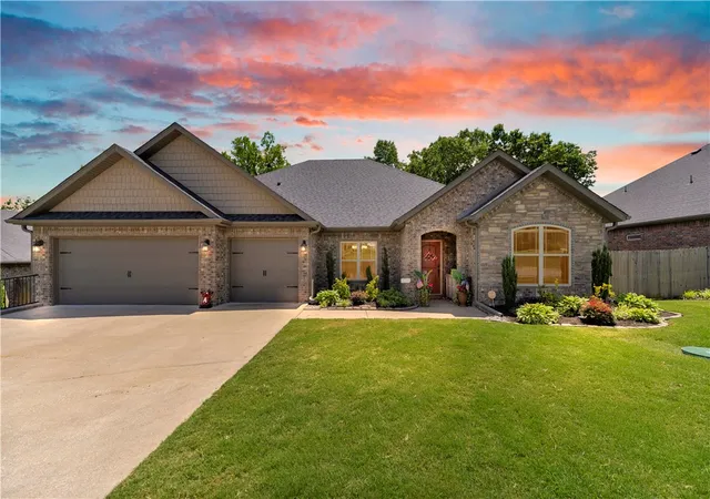 Homes for sale in Cave Springs, AR | 805 Ravine St, Cave Springs, AR 72718 | MLS# 1349019