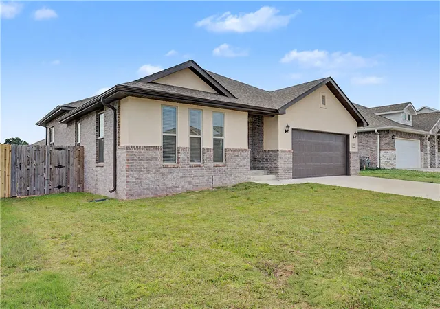 Homes for sale in Centerton, AR | 2040 Periwinkle Pl, Centerton, AR 72719 | MLS# 1348668