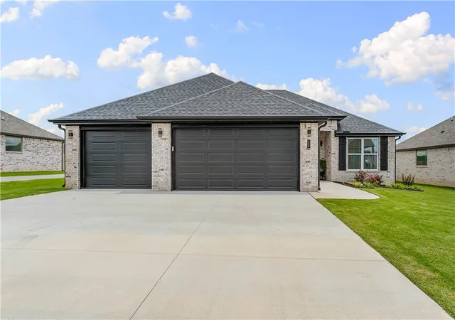 2nd image of 115 S Eagle Mountain St, Prairie Grove, AR 72753 | MLS# 1347880