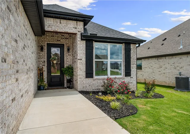 3rd image of 115 S Eagle Mountain St, Prairie Grove, AR 72753 | MLS# 1347880