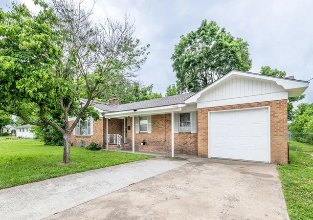 4th image of 410 W Olive St, Rogers, AR 72756 | MLS# 1347467