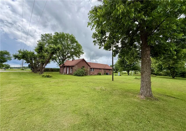 Homes for sale in Garfield, AR | 14077 Hwy 72, Garfield, AR 72732 | MLS# 1348642