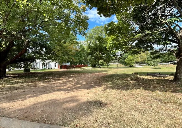 3rd image of 1327 N Woolsey Ave, Fayetteville, AR 72703 | MLS# 1349256