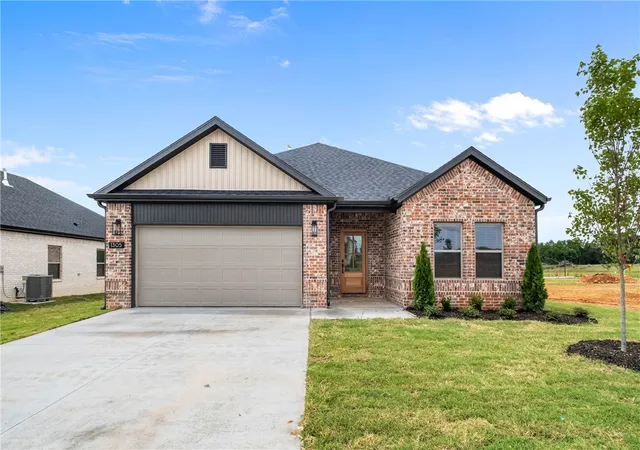 Homes for sale in Highfill, AR | 1305 Nw 15th St, Highfill, AR 72734 | MLS# 1349139