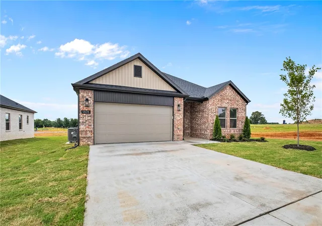 Homes for sale in Highfill, AR | 1305 Nw 15th St, Highfill, AR 72734 | MLS# 1349139
