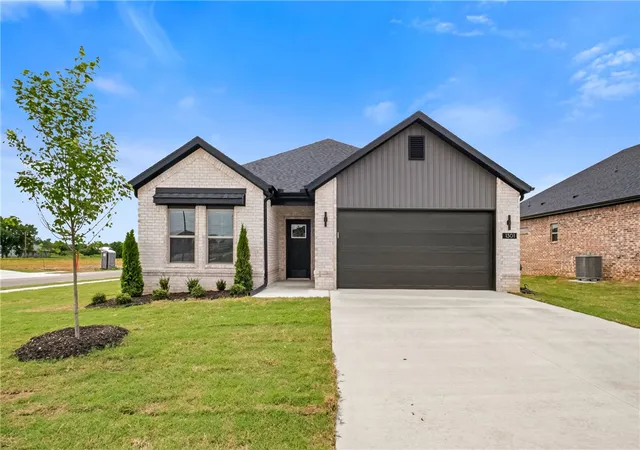 1st image of 1301 Nw 15th St, Gentry, AR 72734 | MLS# 1349135