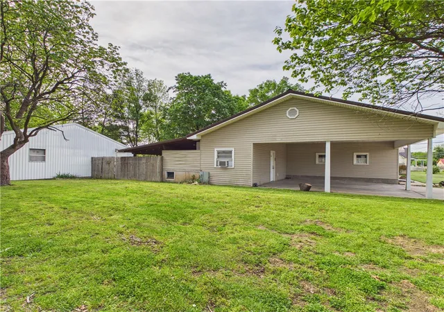 2nd image of 803 N Springfield St, Berryville, AR 72616 | MLS# 1349280