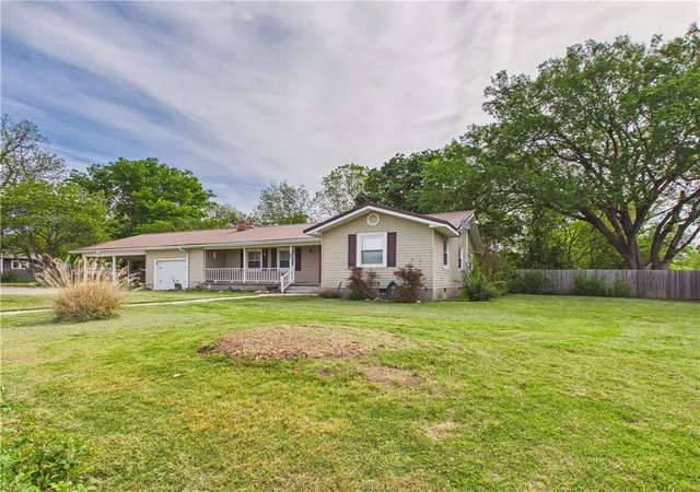 Homes for sale in Berryville, AR | 803 N Springfield St, Berryville, AR 72616 | MLS# 1349280