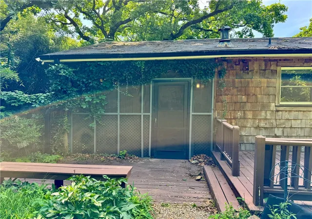 Photo 3 of Single family home for sale at 1111 Valley View Dr, Fayetteville, AR 72701 | MLS# 1348791 | Listing updated on 2026-09-01
